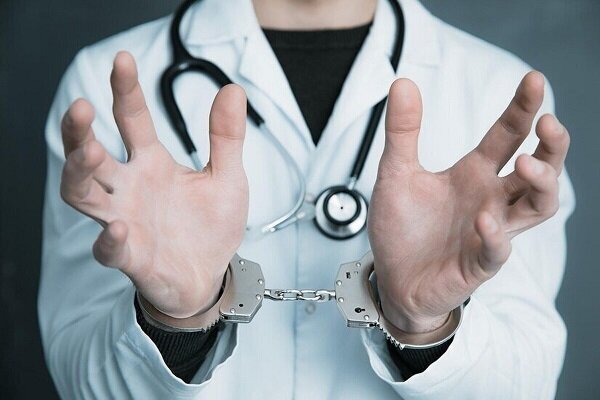 پزشک متخلف به پرداخت ۱۲ میلیارد ریال جریمه و خسارت محکوم
شد