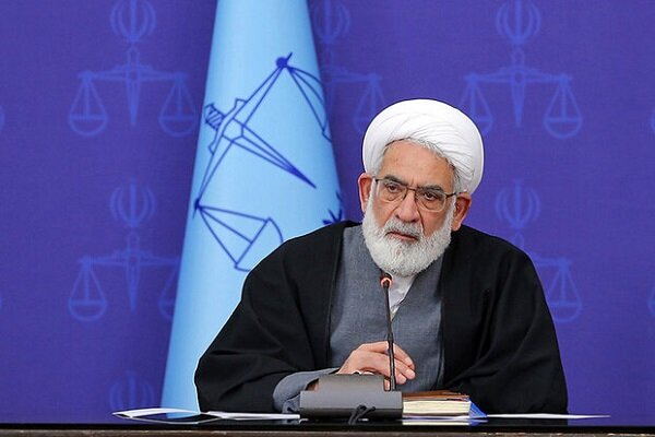 منتظری: قضات در پرونده های امنیتی از مشورت غافل
نشوند