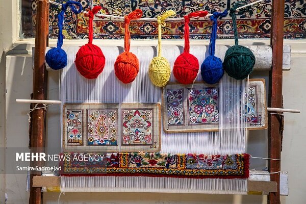 هشدار درباره آینده فرش ایران؛ جوانان به بافندگی رغبت
ندارند