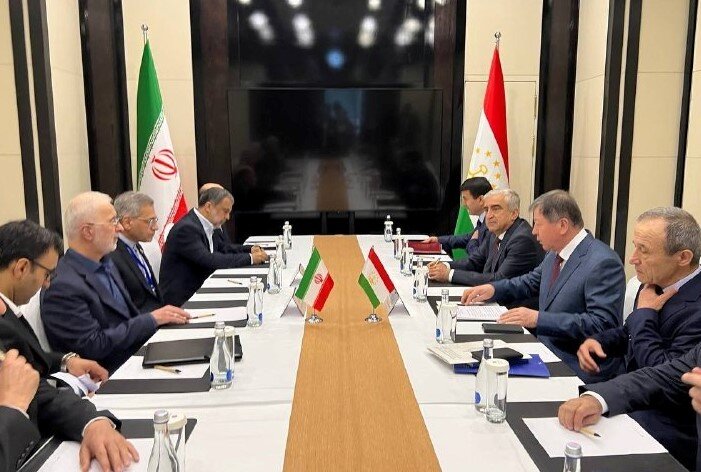 دیدار مومنی با همتای تاجیکستانی